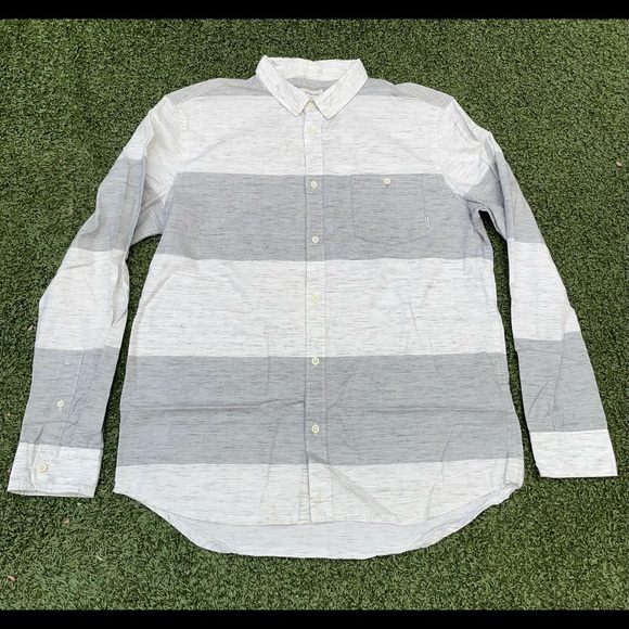 Quiksilver Button Down. - Picture 1 of 3